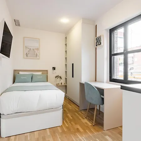 Square Rooms by Charming, cerca del aeropuerto y con un pequeño gimnasio-2